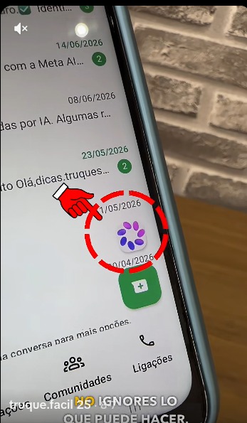 Captura real de WhatsApp mostrando la ruedita (ajustes) tal como se ve en el teléfono.